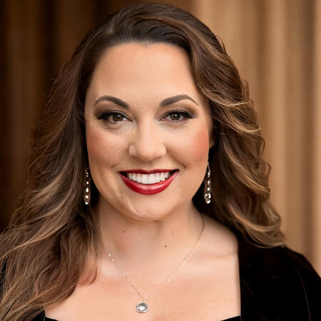 Jenn Mangold - Marketing and Social Media Executive Leader